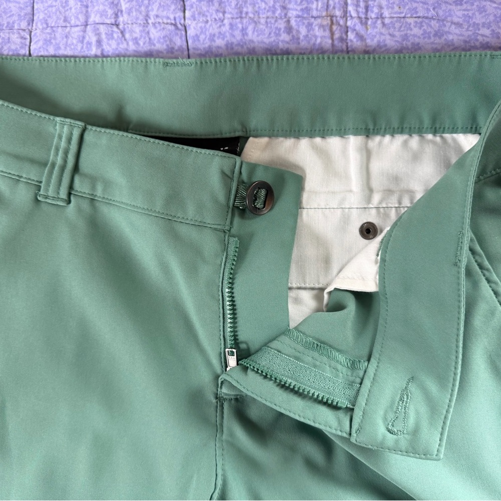 Women’s Underarmour heatgear STORM fitted shorts - Picture 5 of 7